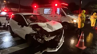 Motorista fura preferencial e causa batida contra caminhonete em PG