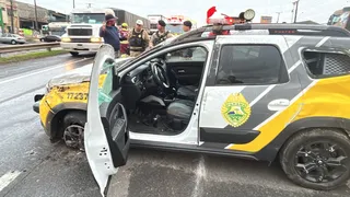 Viatura da PM capota na BR-376 e deixa dois policias feridos; confira vídeo