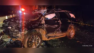 Motorista morre ejetado após bater Hilux furtada contra barranco na PR-364