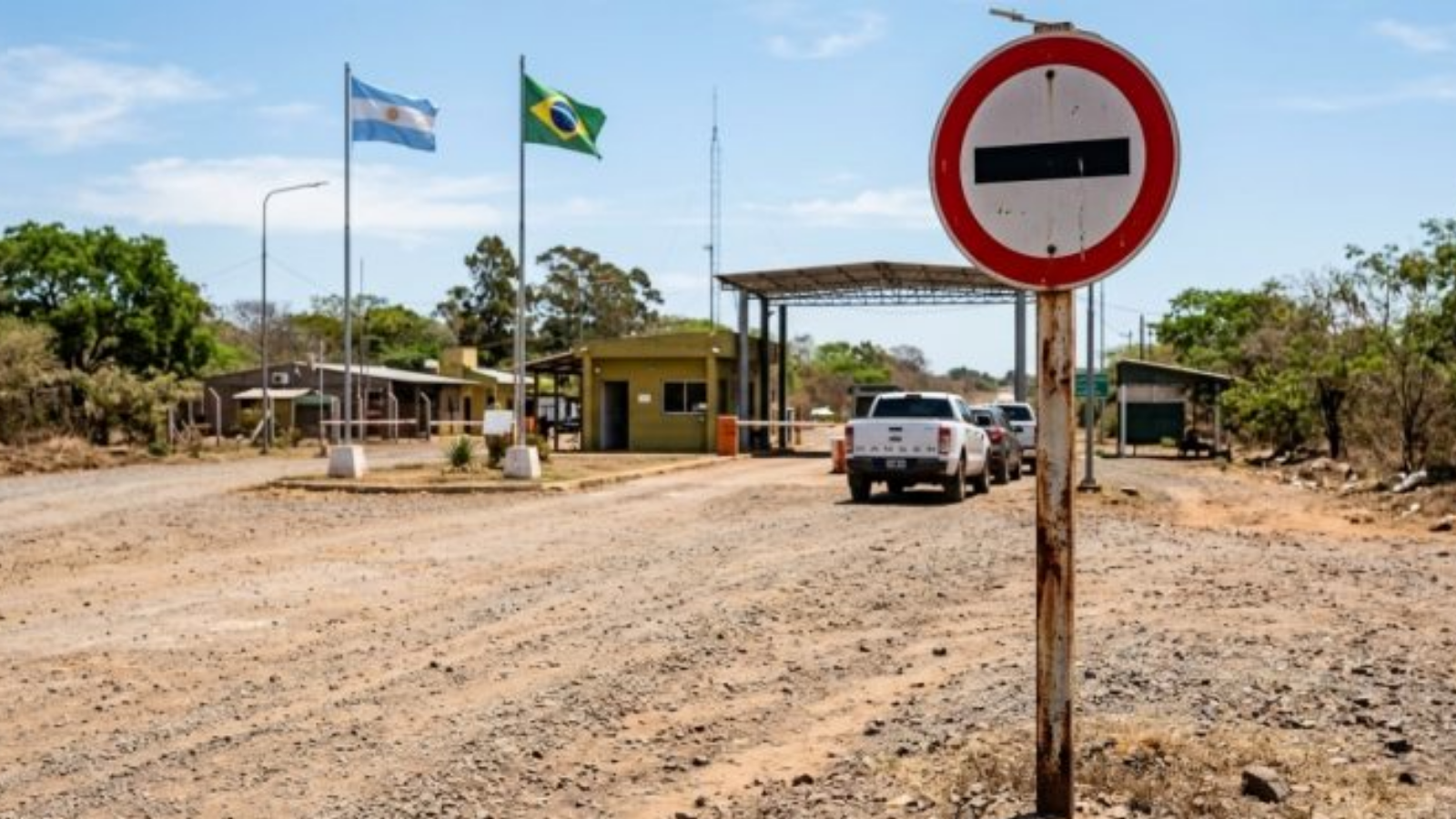 Entenda o significado da placa com faixa preta que confunde motoristas ...
