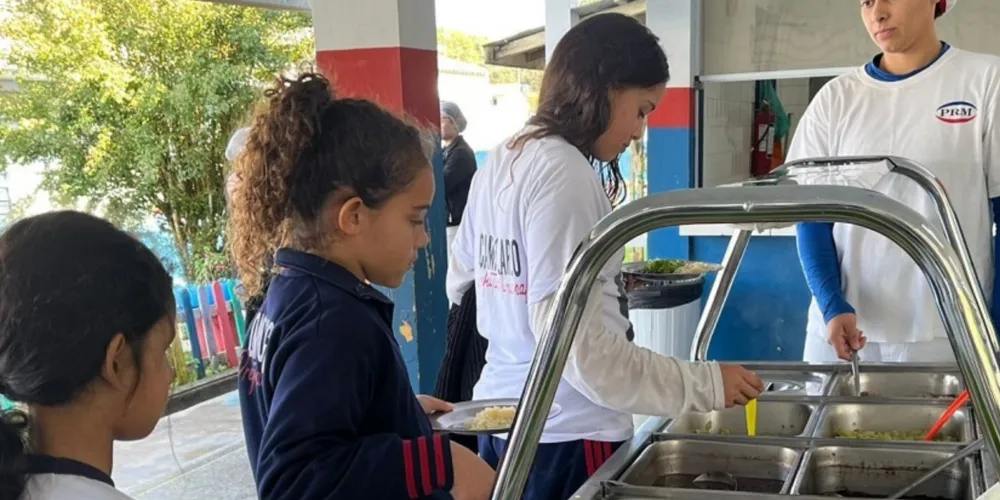 Os equipamentos foram instalados em junho pela equipe de Manutenção Escolar e já fazem parte da rotina das escolas