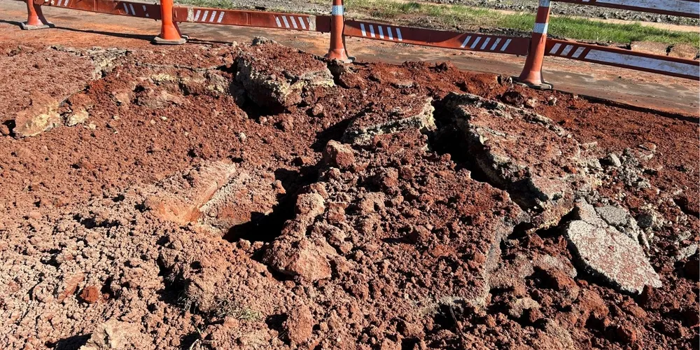 Explosão causou danos na via