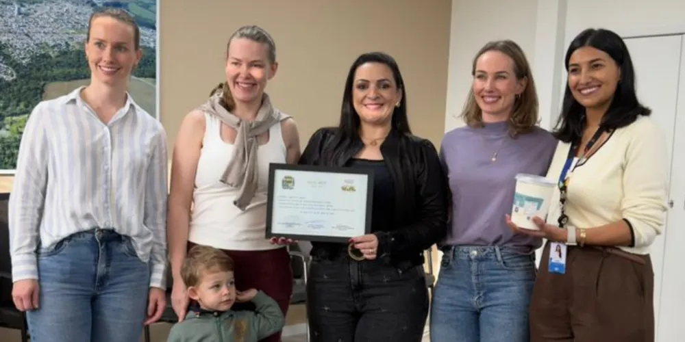 O certificado foi entregue na ultima sexta-feira (03), pela prefeita de Carambeí, Elisangela Pedroso