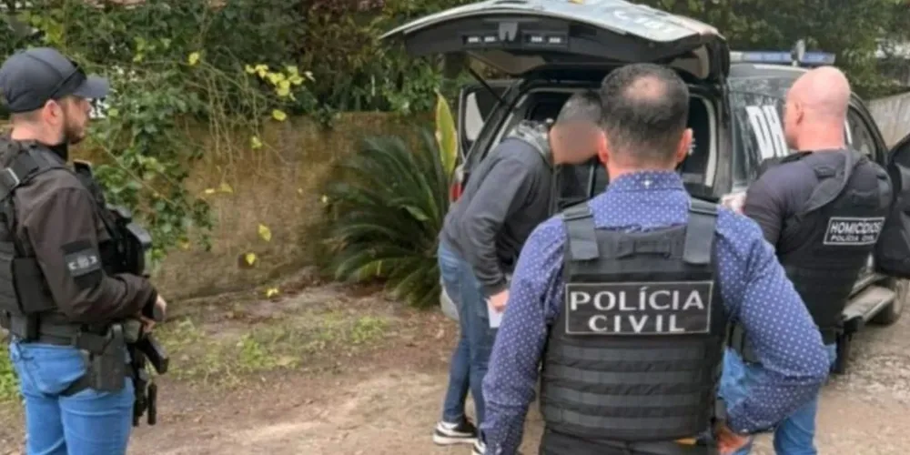 Polícia cumpriu mandados de busca e apreensão na casa do suspeito