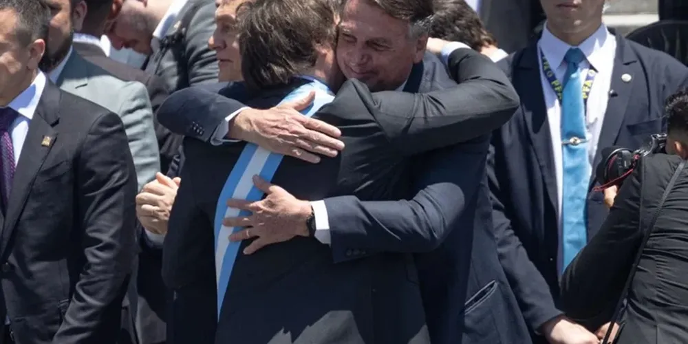 A passagem de Milei pelo Brasil deve reforçar a proximidade política dele com a família Bolsonaro durante a viagem