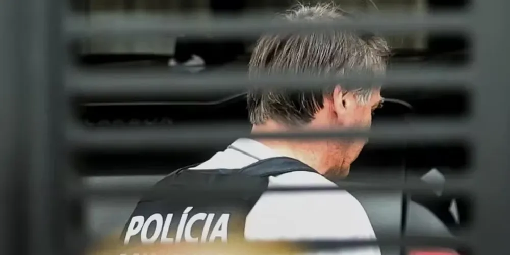 Bolsonaro está em prisão domiciliar