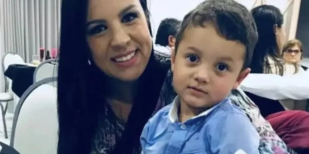 Vanessa Kubaski Maciel e o filho Pedro Henrique Maciel morreram no acidente