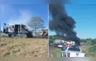 Ambulância pega fogo na PR-170; passageiros escapam sem ferimentos
