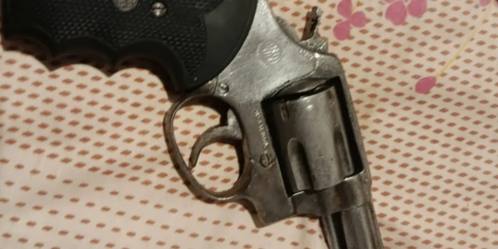 Revólver calibre .38, marca Rossi