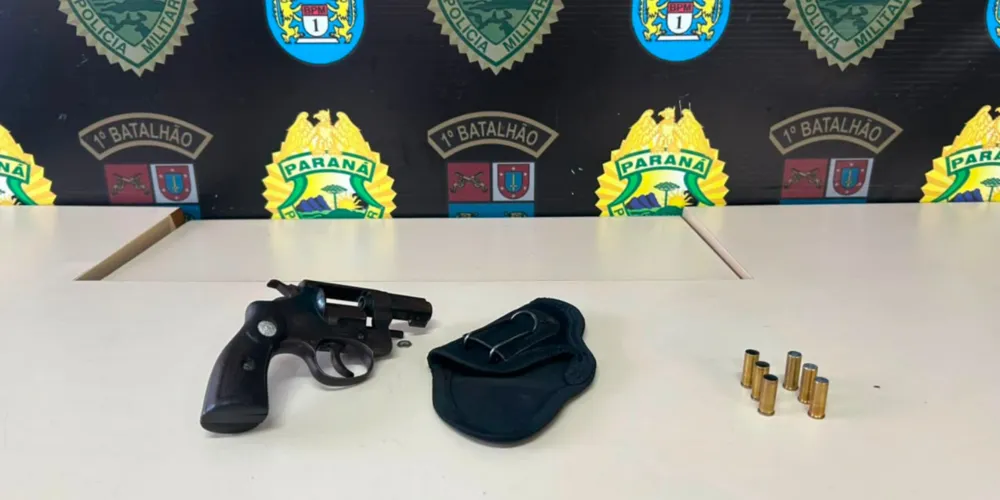 A equipe policial apreendeu um revólver calibre .32, sem registro, contendo três munições intactas e três deflagradas