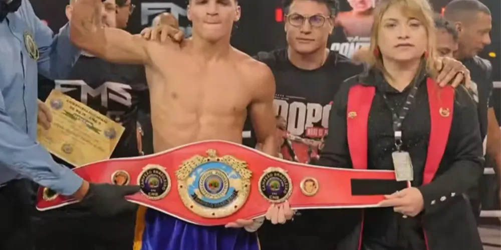 Tarsis Santana conquistou o cinturão no FMS Fight Night 11