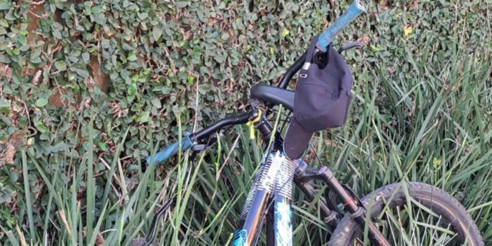 O ciclista atravessou a preferencial quando foi atingido pelo caminhão