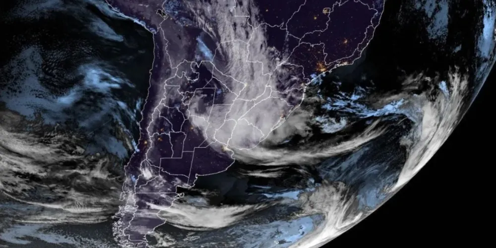 Movimentação de nuvens no Sul do Brasil em 19 de agosto