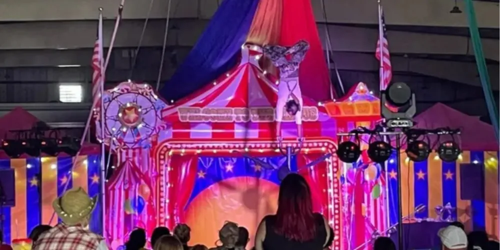 A apresentação do circo foi interrompida assim que o artista foi atingido com a flecha no pescoço