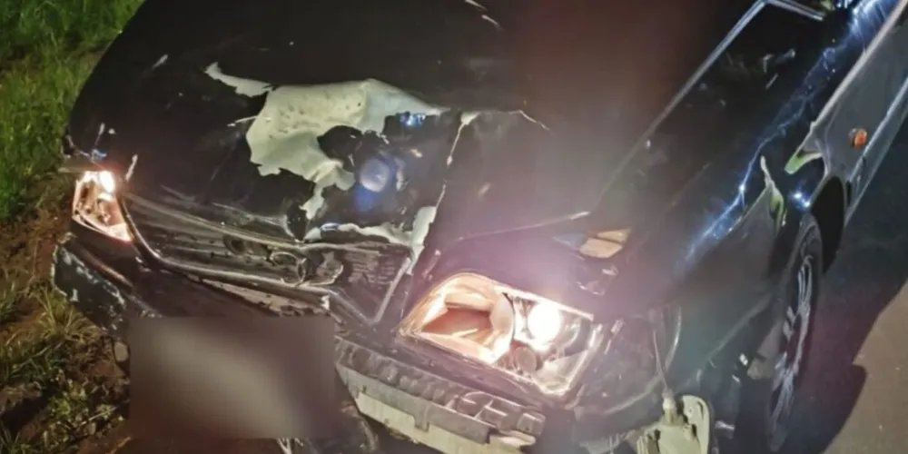 Audi ficou com a parte dianteira destruída após acidente; motorista foi preso pela Guarda Municipal por suposto racha e embriaguez ao volante