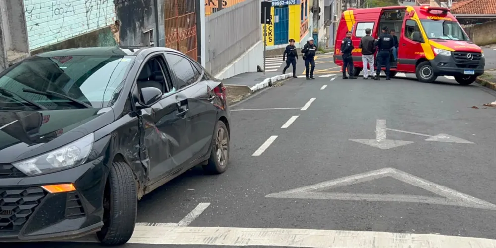 O motociclista, de 40 anos, sofreu ferimentos no rosto e foi encaminhado para o Hospital São Camilo