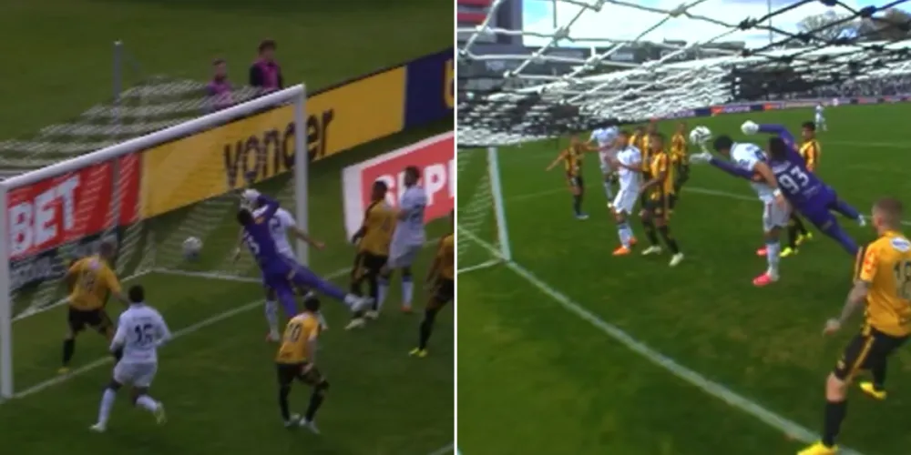 Gol foi anulado após marcação de falta do atacante no goleiro