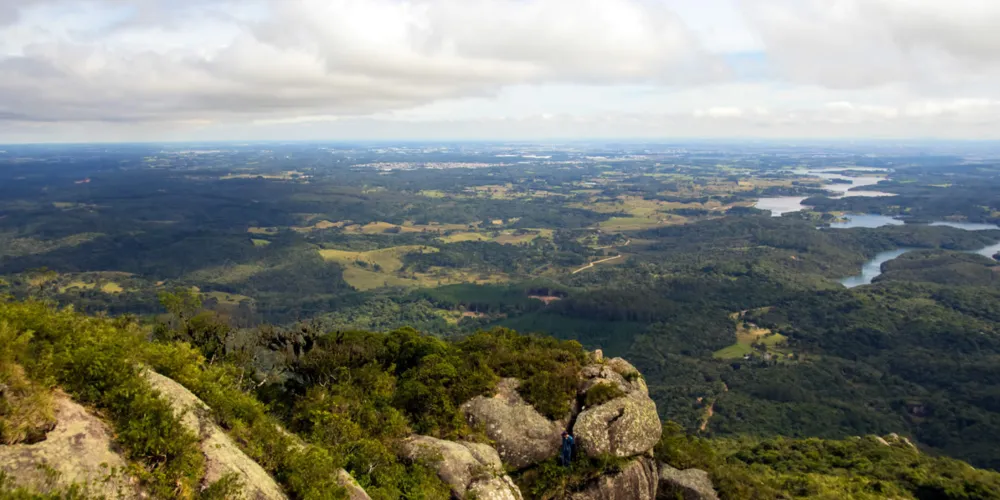 O jovem se escondeu em uma gruta por conta das condições climáticas