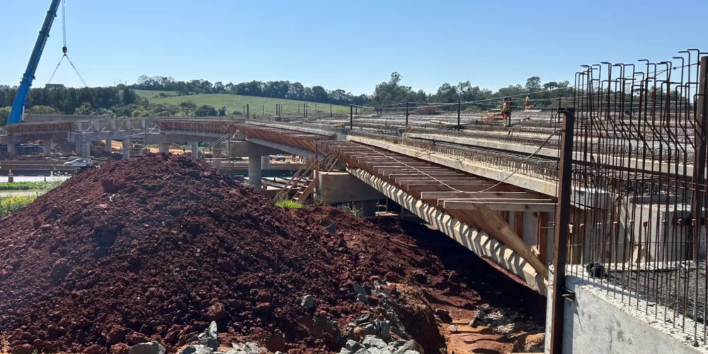 As obras reúnem duplicação, construção de viadutos, novas pontes, implantação de vias marginais, terceira faixa, restauração em concreto e melhorias de segurança viária
