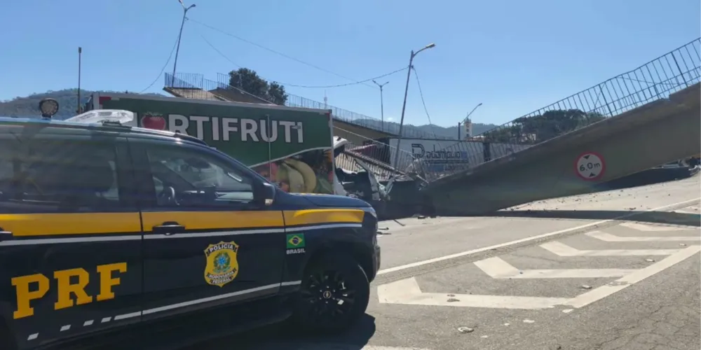 Duas pessoas morreram após a passarela desabar no Km 4 da BR-381