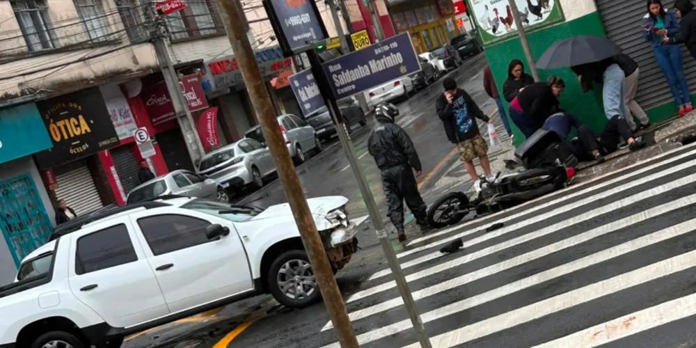 Acidente ocorreu no cruzamento entre as ruas Saldanha Marinho e Coronel Dulcídio