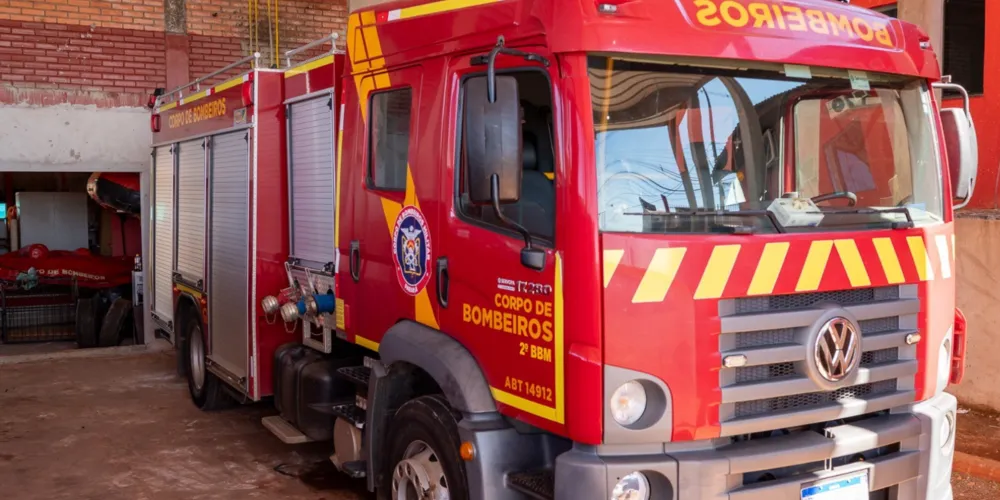 O caminhão auxiliará a corporação nos serviços de salvamento e combate à incêndios