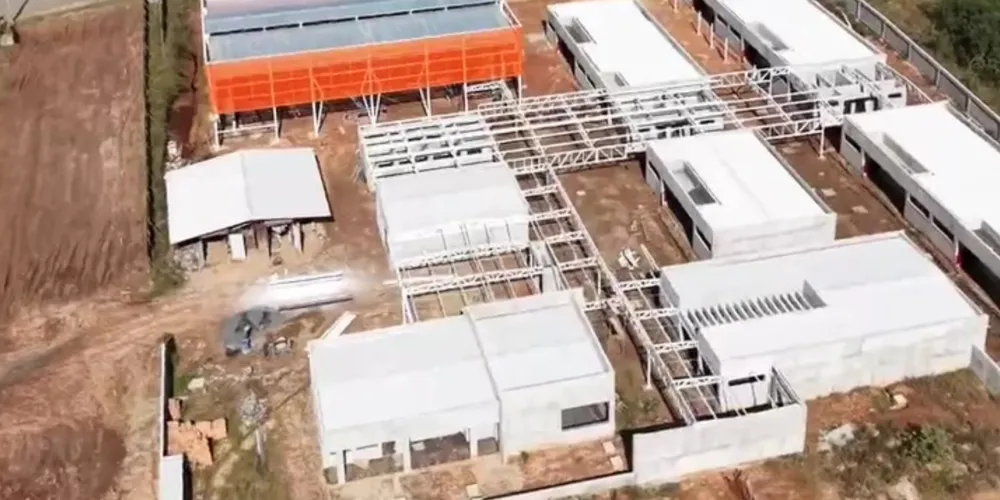 A obra da Escola Municipal Vice-Prefeito Geraldo Chaves Alves está em andamento no município