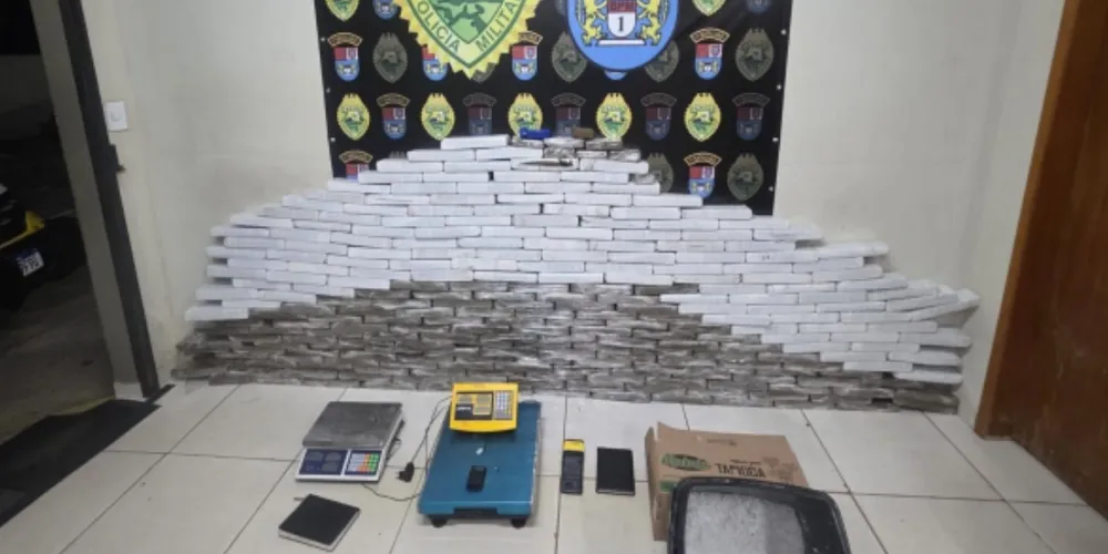 Todo o material apreendido foi encaminhado à autoridade policial