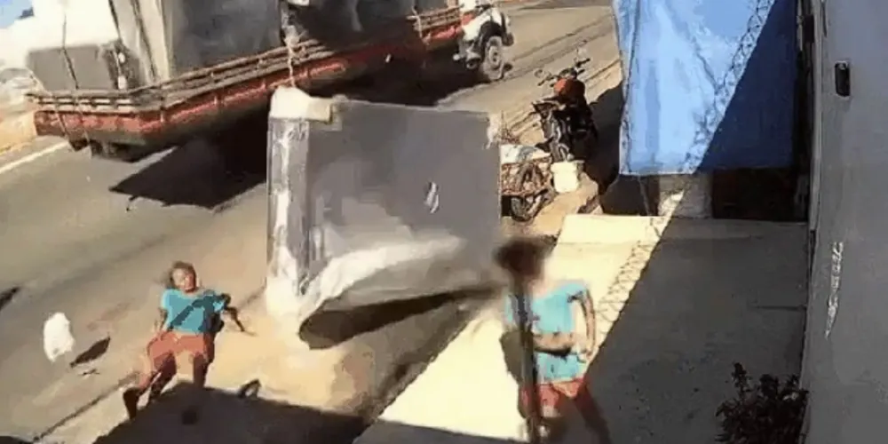 Rosana não teve tempo de escapar e acabou sendo atingida