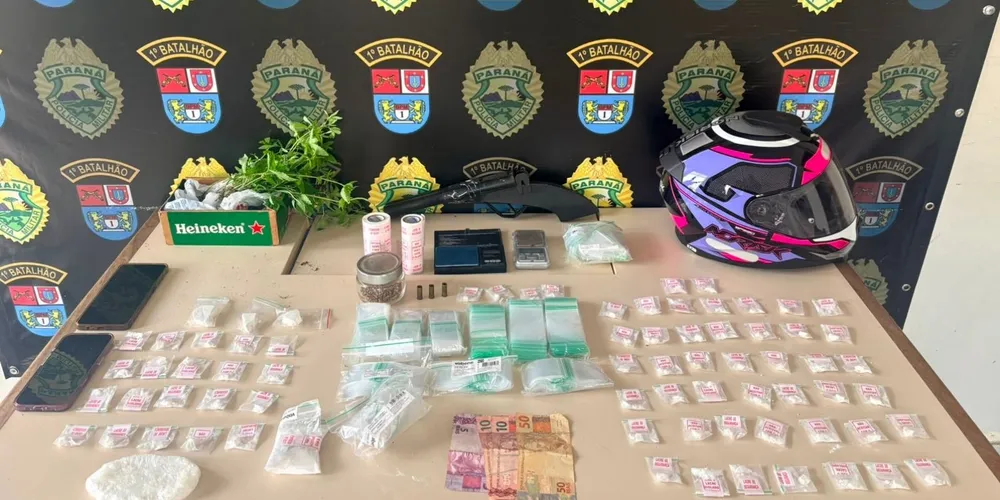 As duas pessoas detidas e todo o material apreendido foram encaminhados à autoridade policial