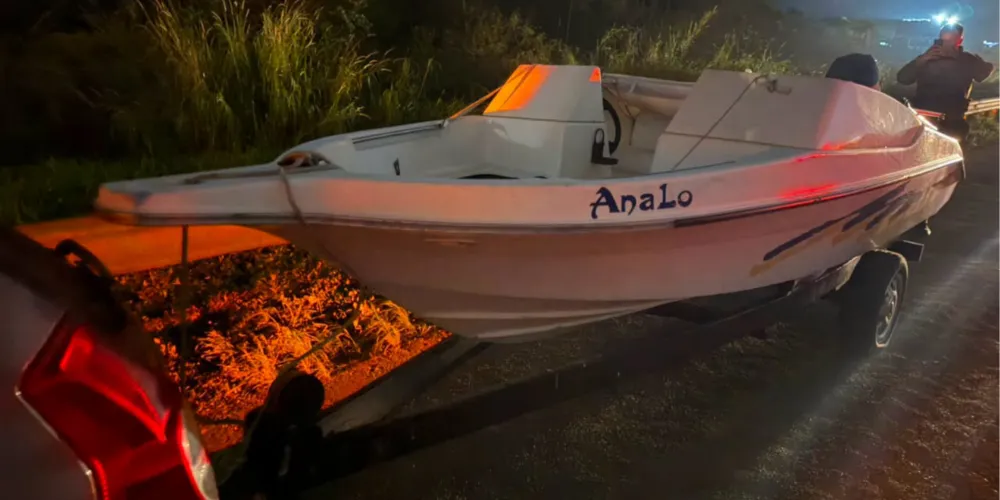 Uma lancha foi roubada no local