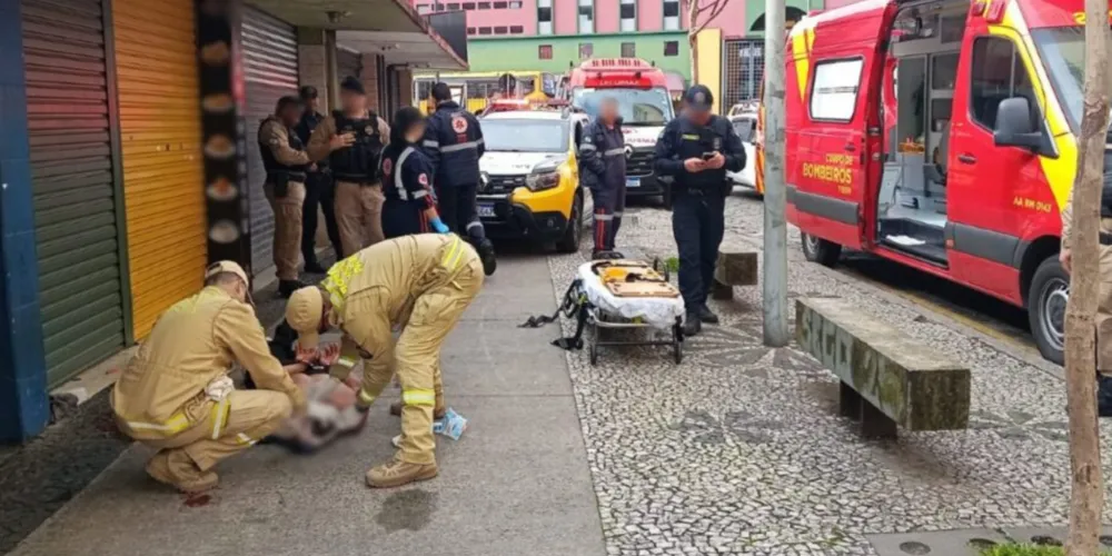 Após os primeiros socorros, a vítima foi encaminhada em estado grave ao Hospital Universitário Evangélico Mackenzie