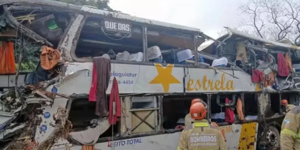 Acidente aconteceu na madrugada deste domingo (16)