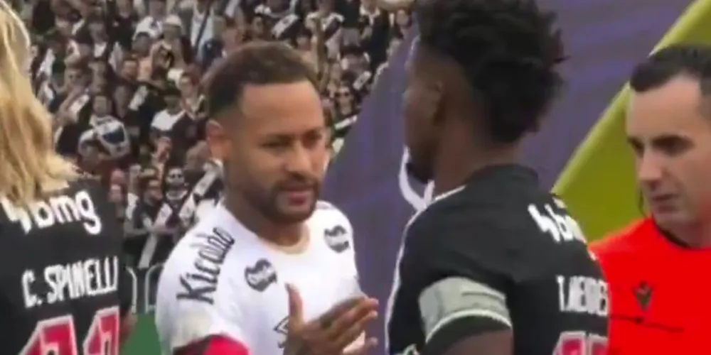 Neymar e Thiago Mendes antes do início do jogo