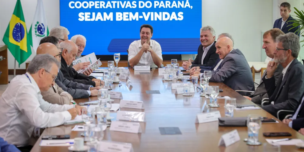 Reunião foi realizada nesta segunda-feira (17)