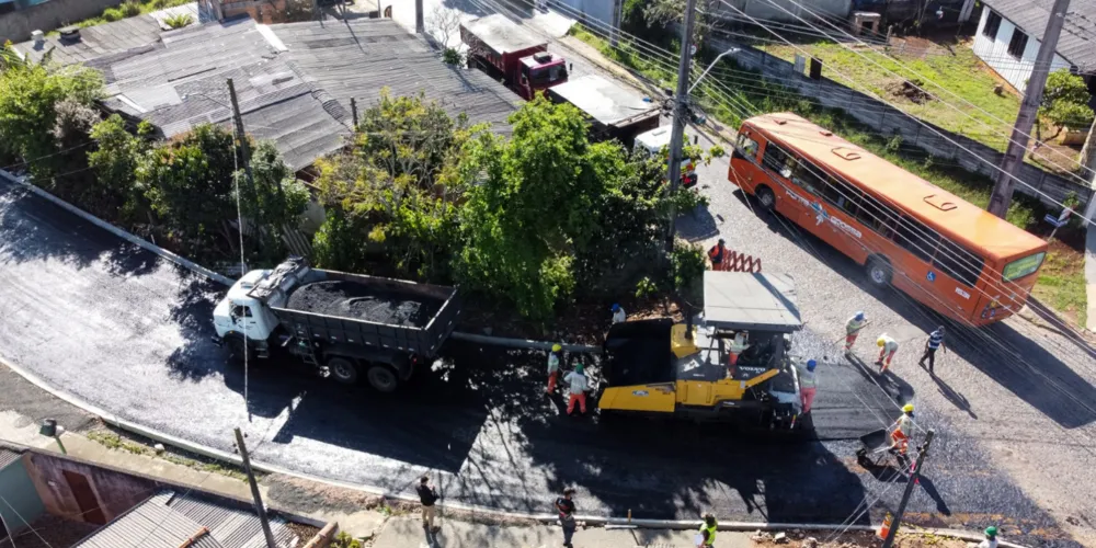 As ruas Serra da Moeda e Luiz de Paula foram as primeiras a receber o asfalto