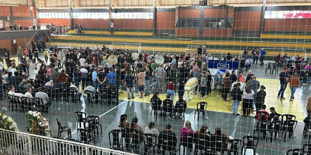 O espaço foi organizado com cadeiras e pontos de distribuição de água