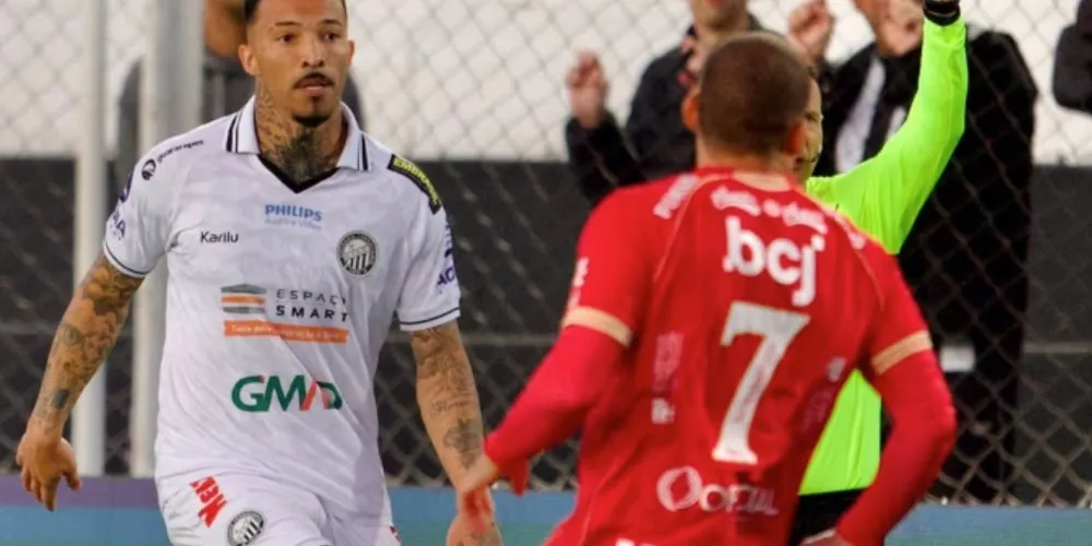 Apesar das tentativas das duas equipes, o placar permaneceu zerado até o apito final