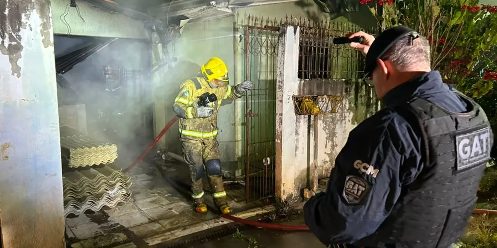 Duas equipes do Corpo de Bombeiros foram mobilizadas