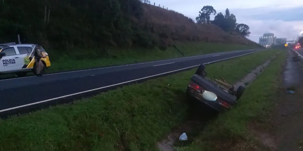 Um homem de 55 anos também estava no carro, mas não sofreu ferimentos e permaneceu no local