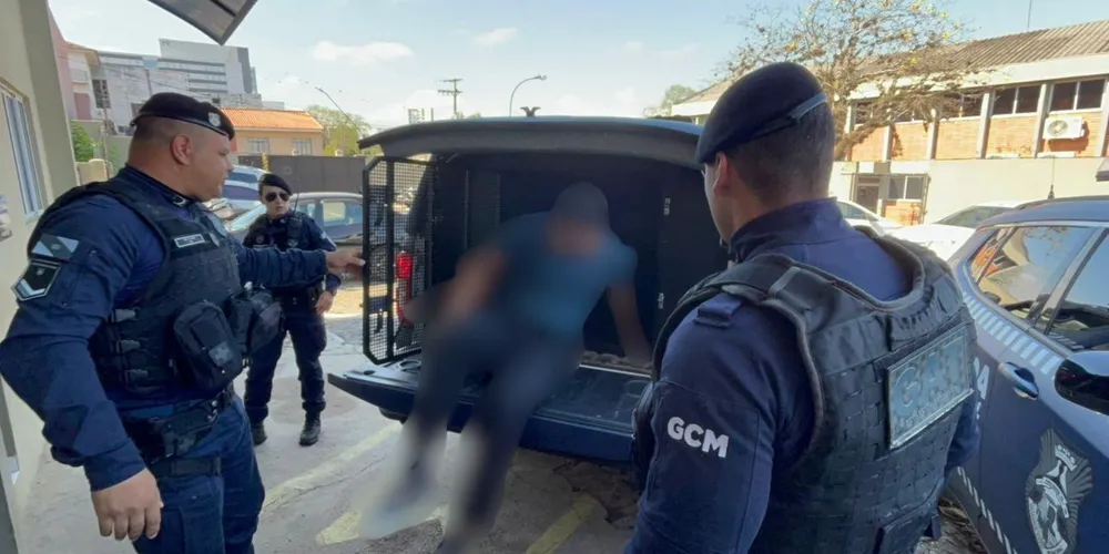 Ele foi encaminhado à 13ª Subdivisão Policial (SDP)
