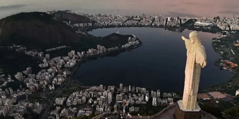 Vista aérea do Cristo Redentor, no Rio de Janeiro