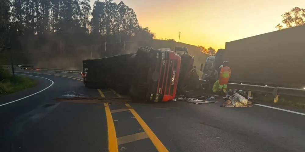 Acidente ocorreu no quilômetro 324 da BR-376, em Ortigueira