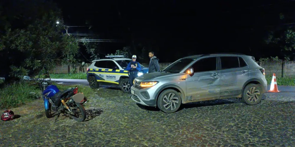 O acidente foi registrado na noite desta quinta-feira (27) no bairro Uvaranas e mobilizou equipes do Patrulhamento Viário