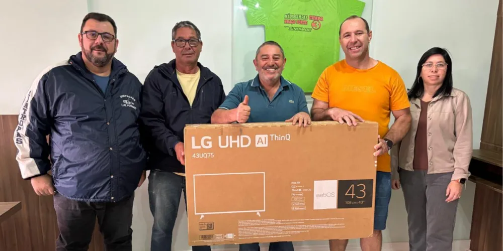 Grande vencedor foi o motorista da Princesa dos Campos,Tiarles Bogo, que recebeu uma Smart TV de 43 polegadas