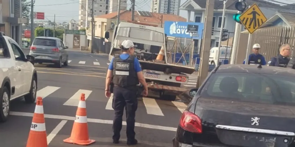 A abordagem ocorreu por volta das 7h20, na rua Balduíno Taques, na região central da cidade