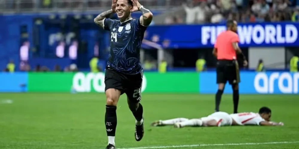 Enzo Fernández foi autor de um dos gols da vitória da Argentina