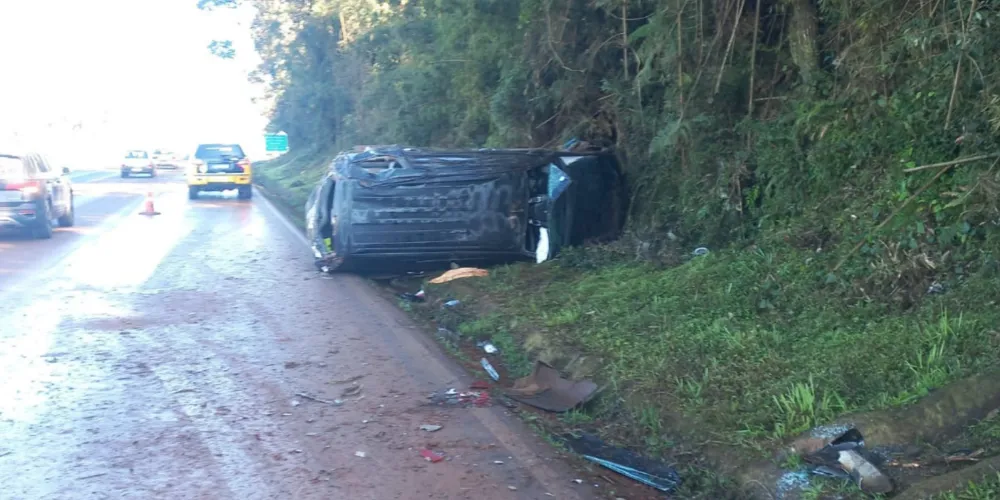 A condutora de uma Mitsubishi Pajero, com placas de Turvo, seguia no sentido Pitanga–Turvo quando perdeu o controle da direção