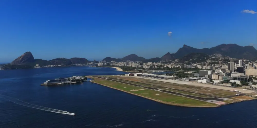 Apenas o piloto e um tripulante estavam no voo