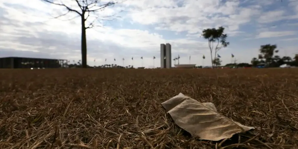 O Inmet prevê ainda tempo seco na região central do país, com alta da temperatura na região agrícola do Matopiba